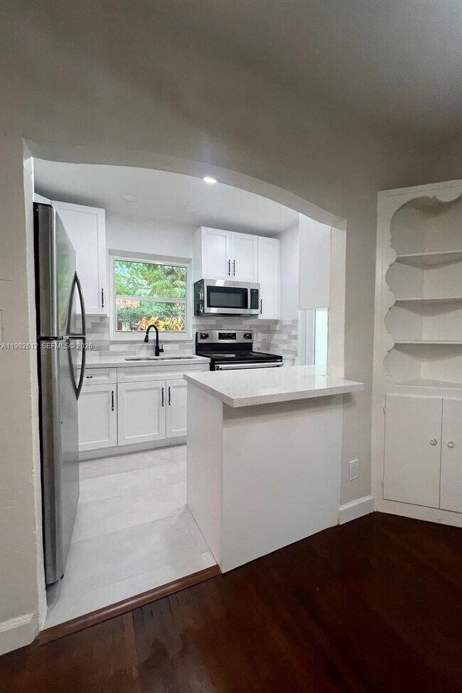 Foto del edificio - 1900 Tigertail Ave