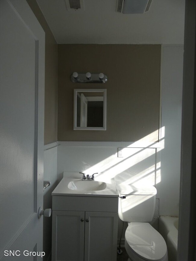 Building Photo - 1 br, 1 bath House - 1651 S Fern