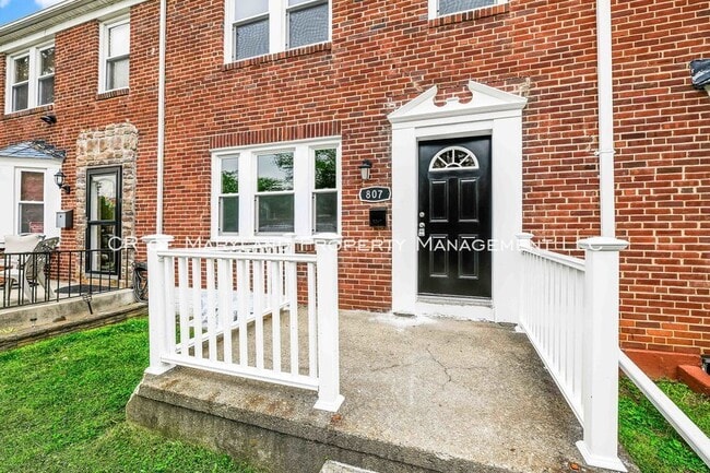 Building Photo - 807 Wildwood Pkwy