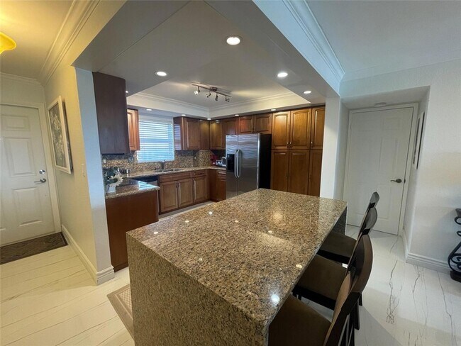 Foto del edificio - 1160 Hillsboro Mile Unit 904