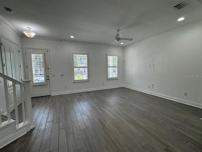 Foto del edificio - 1363 Ponce Dr