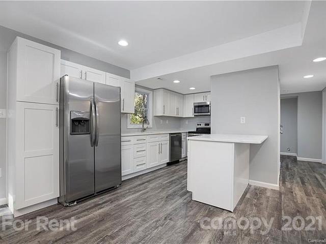 Foto del edificio - 6815 Cove Creek Dr