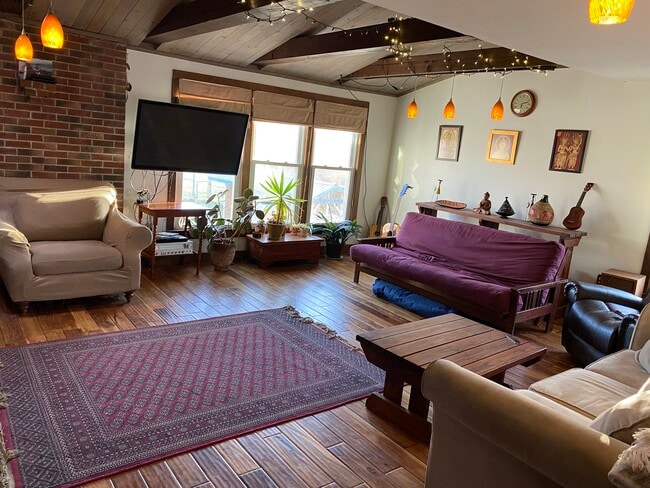 Living Room - 42 Epping Rd