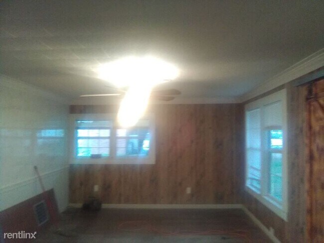 Building Photo - 4 br, 2 bath House - 624 Roberts Avenue