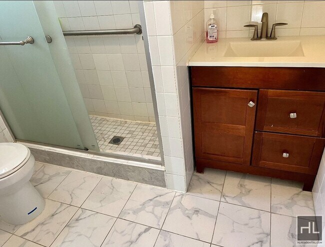 Foto del edificio - 238 STREET