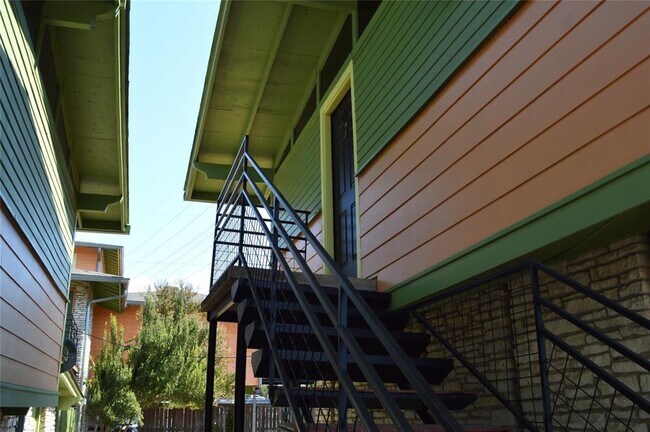 Building Photo - 2703 Swisher St