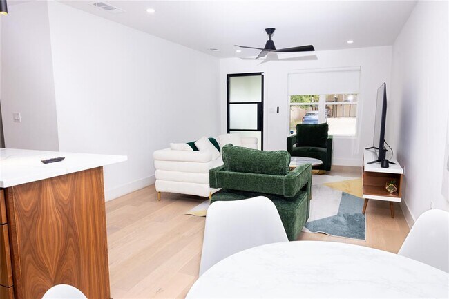 Foto del edificio - 1402 Braes Ridge Dr