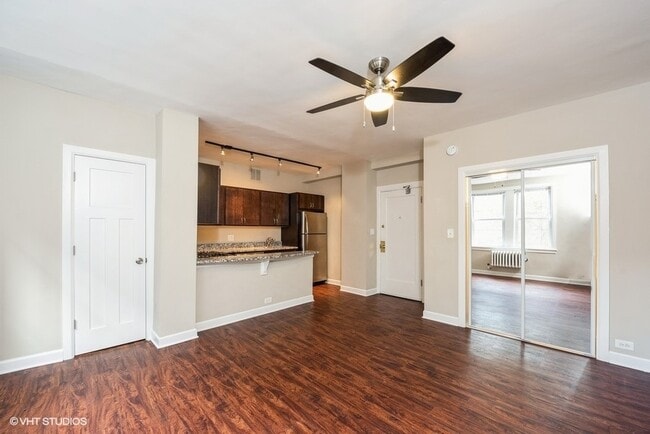Building Photo - 432 W Belmont Ave