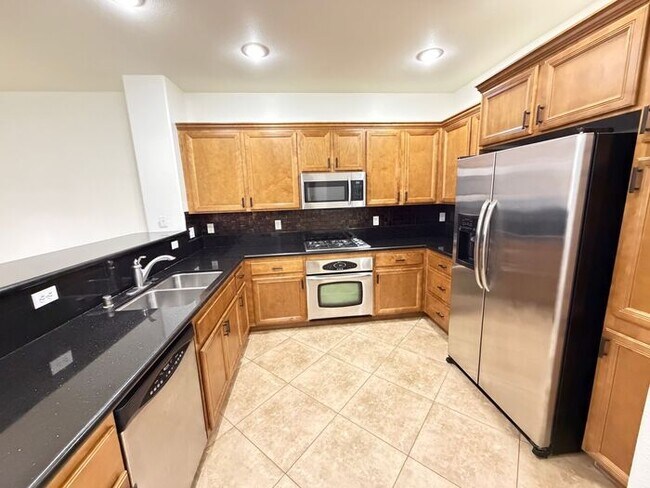 Foto del edificio - First Show: The first open showing is on 1/15 at 4PM. Please be prompt. We will be processing any...