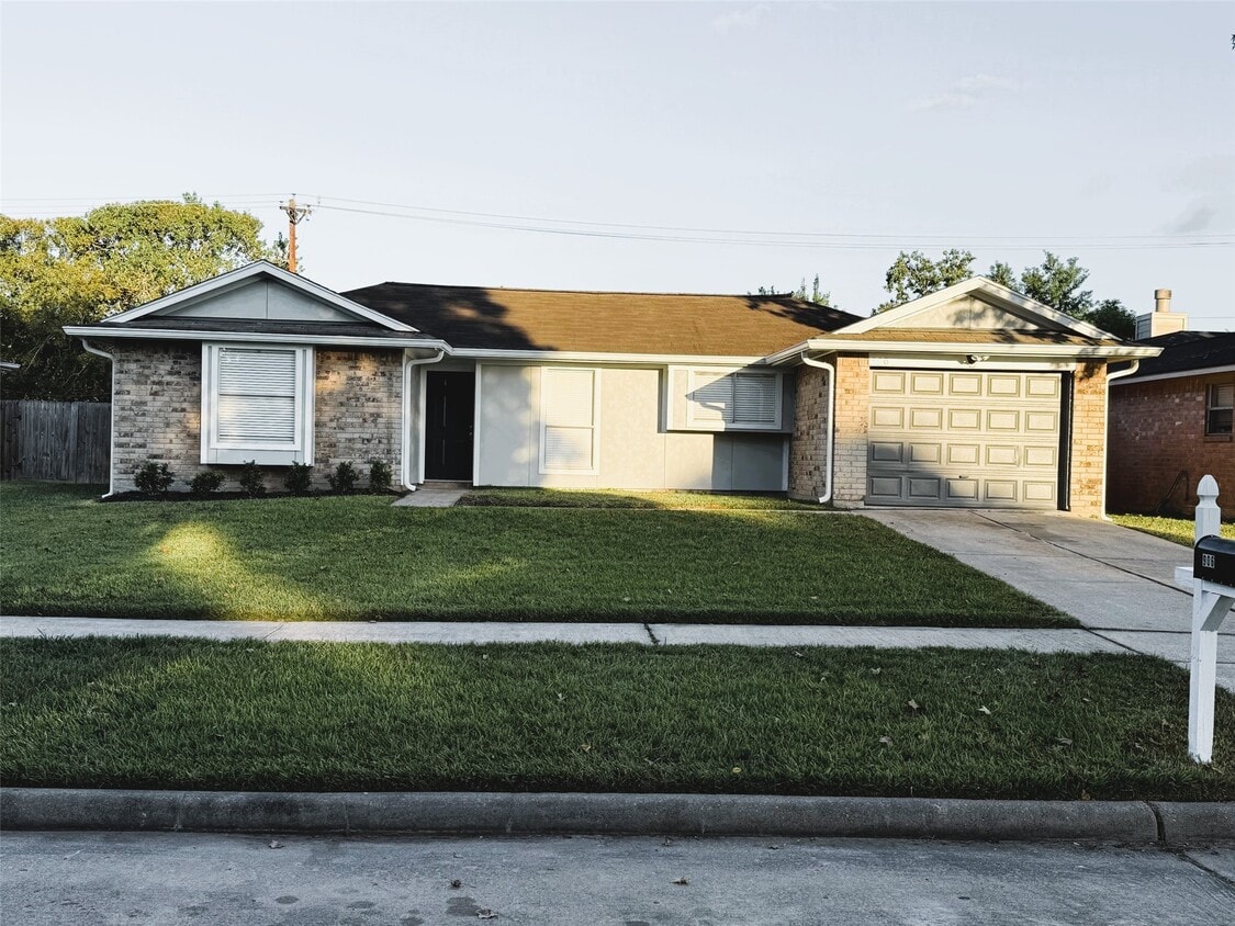 Primary Photo - 906 Dixie Dr