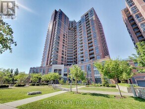 Building Photo - 61 Heintzman St