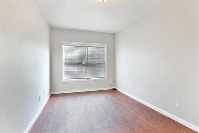 Foto del edificio - 5013 Polk St