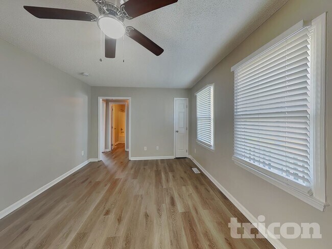 Foto del edificio - 713 Ilex Ct