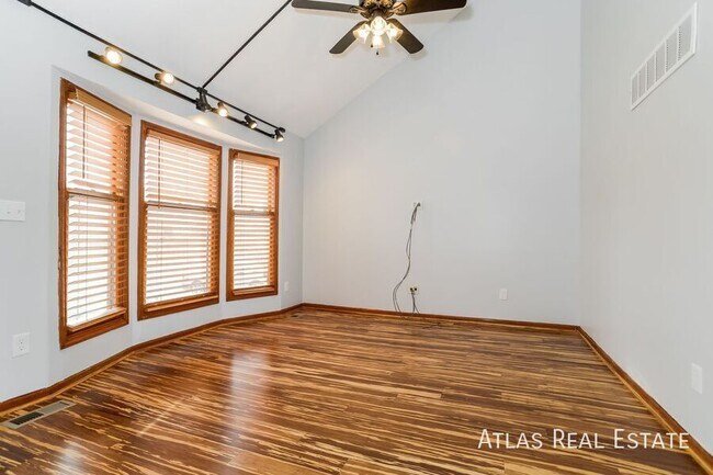 Building Photo - 6438 Roundtree St