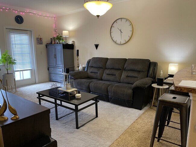 Spacious Living Room - 13660 Via Varra