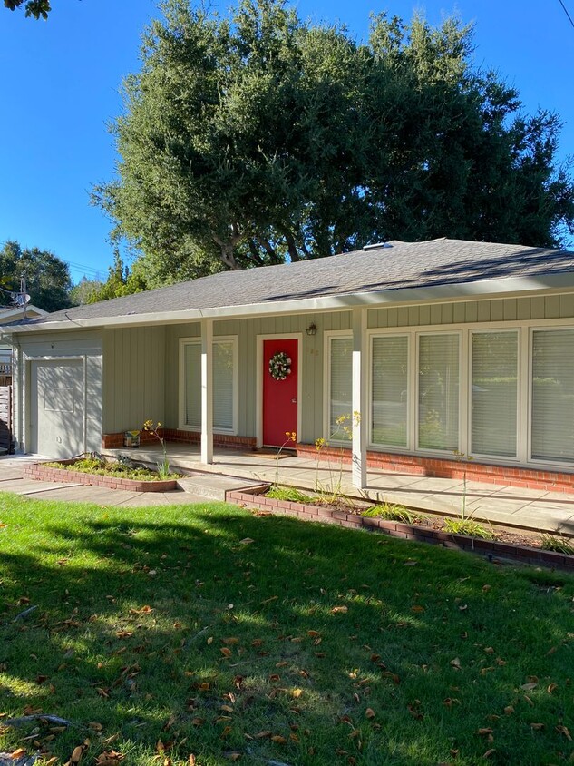 Foto principal - Charming Single-Family Home in Menlo Park