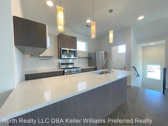 Building Photo - 2 br, 3 bath House - Two Bedroom townhouse...