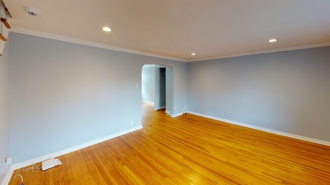 SALA DE ESTAR - 308 Comly Ave