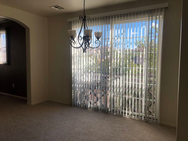 Building Photo - Prime Gilbert Location 3 Bedroom/2.5 bath ...