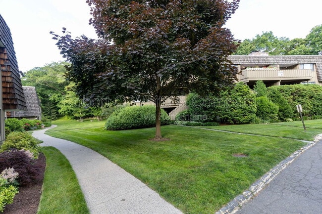 Foto del edificio - 102 Ledgebrook Dr