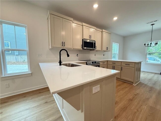 Building Photo - Nice Townhouse Near Campus