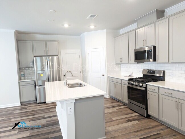 Foto del edificio - 5866 Woodlawn Dr