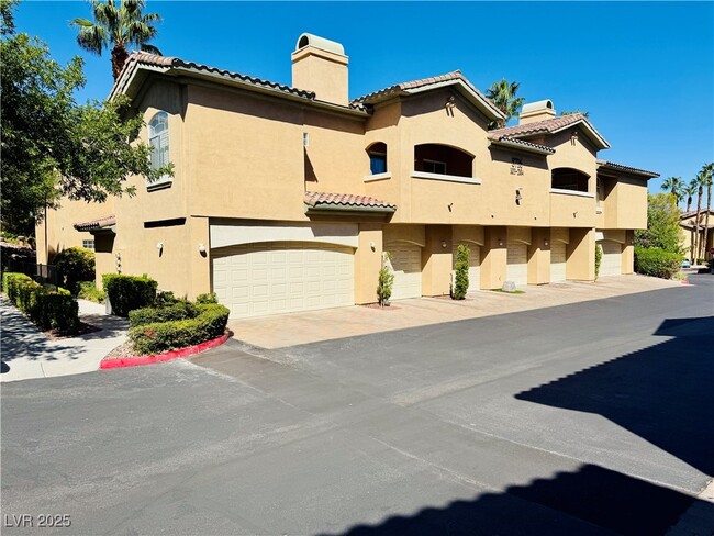 Building Photo - 8716 Red Brook Dr