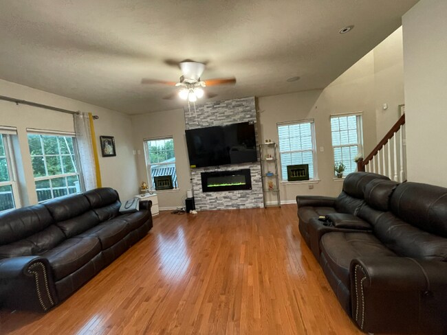Building Photo - 6109 Granville Ct