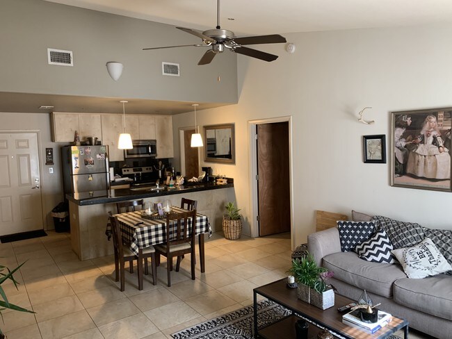 Foto del edificio - 1916 Lacywood