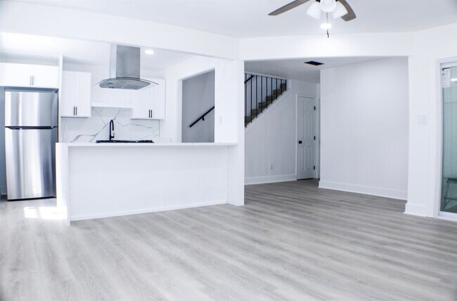 Foto del edificio - 4176 Brewster Rd