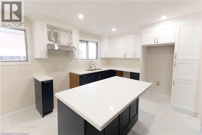 Building Photo - 53 Obermeyer Dr