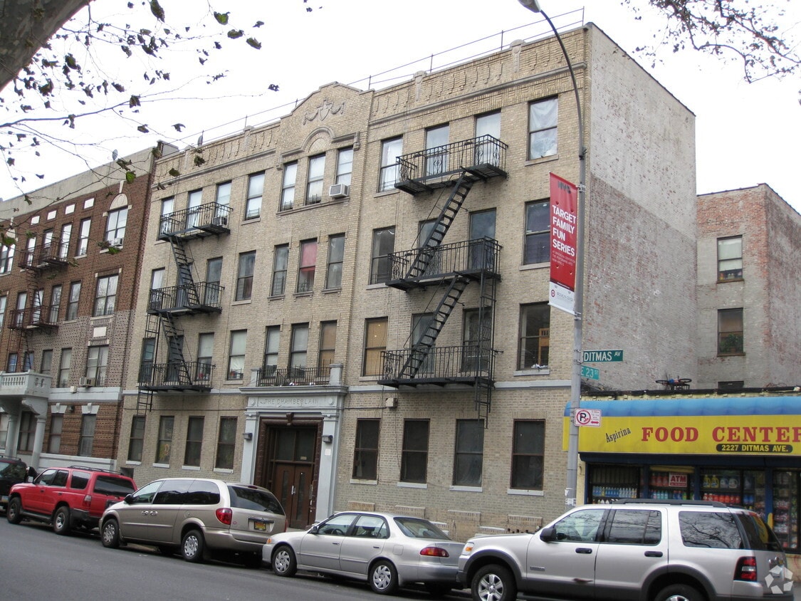 Street View - The Chamberlain