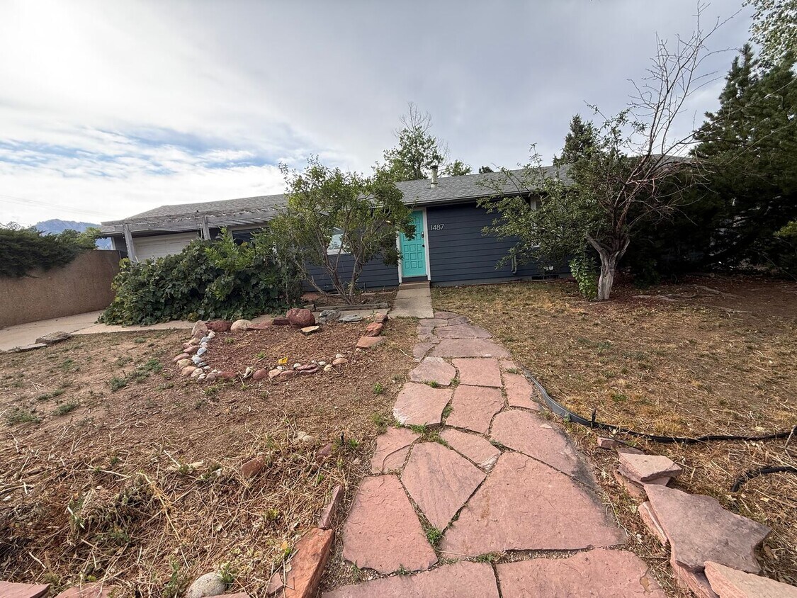 Primary Photo - July 2026!!! Great house in S Boulder on q...