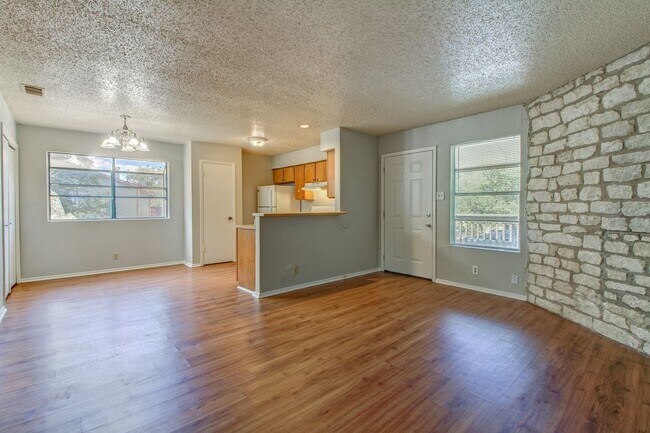Building Photo - Cozy Unit in Georgetown Fourplex