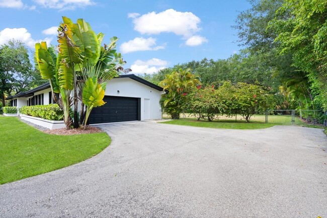 Foto del edificio - 10840 SW 67th Ave