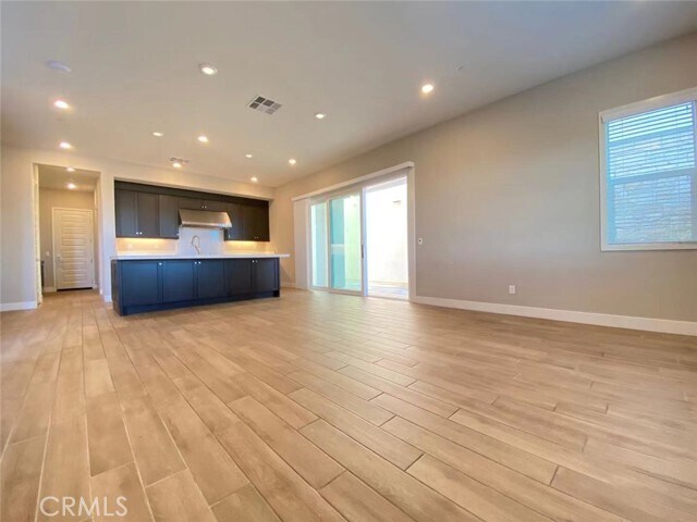 Building Photo - 154 Perspective