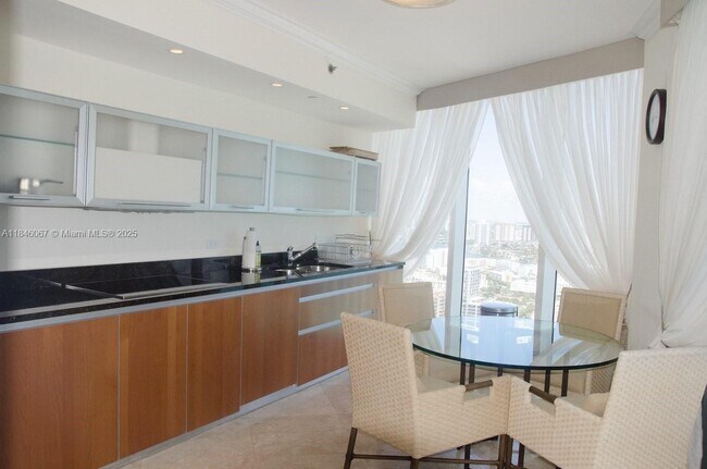 Foto del edificio - 17201 Collins Ave