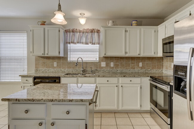 Building Photo - 3004 Helmsdale Ln