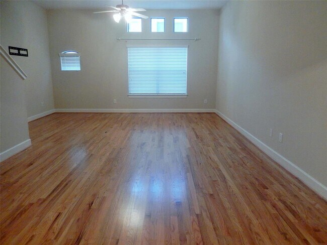 Foto del edificio - 11315 Main St