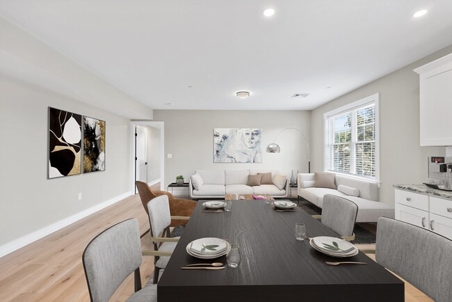 Building Photo - 471 Main St