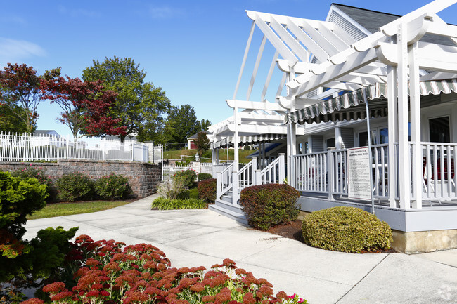 Building Photo - High Pointe Overlook