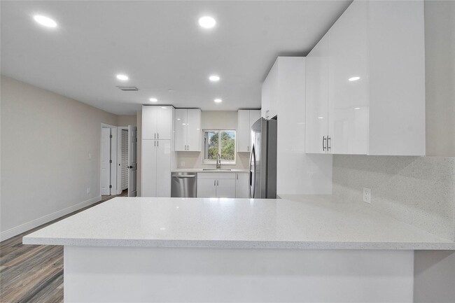 Building Photo - 6870 SW 18th Ct