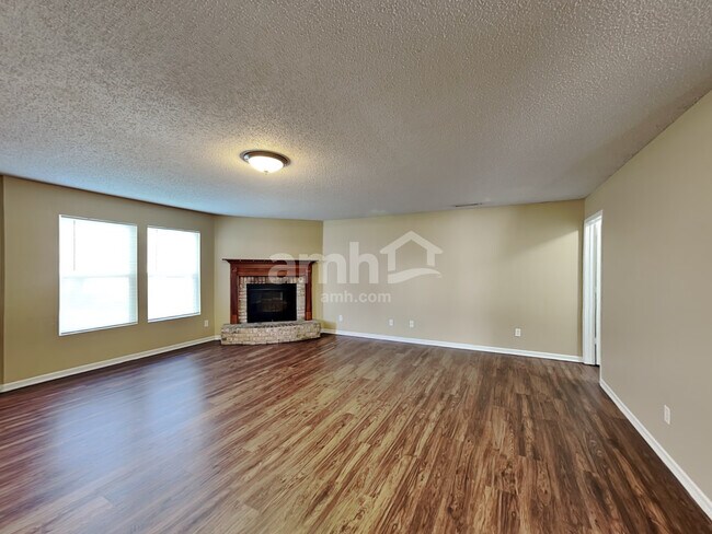 Foto del edificio - 202 Creekview Dr