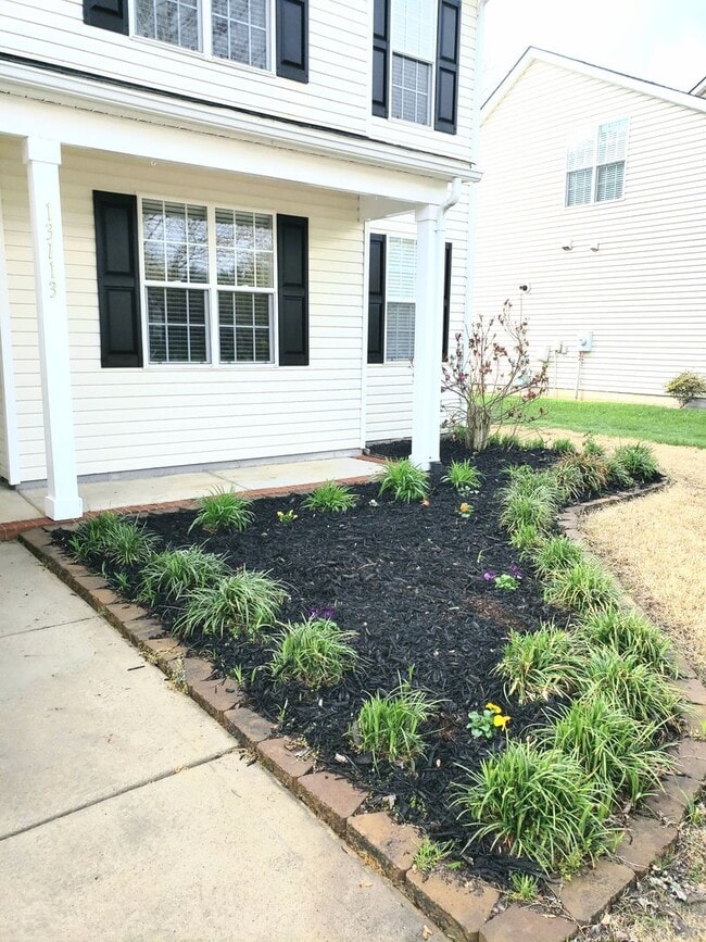 Building Photo - Beautiful FOUR Bedroom Home in Established...