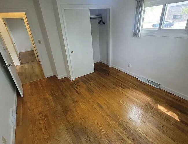 Foto del edificio - 1403/1405 Daley Avenue