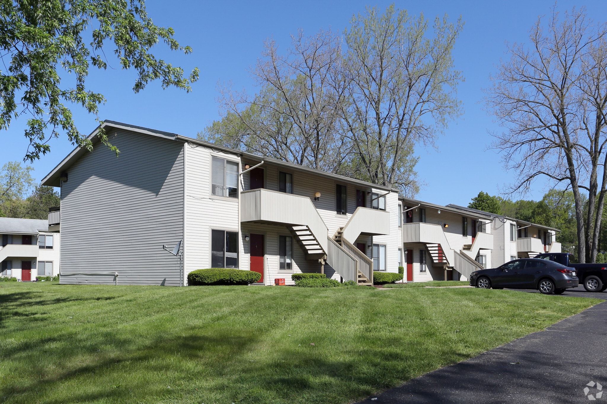 Meadowbrook Lake Apartments – photo 1 of 36