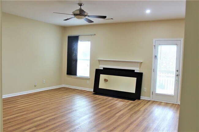 Building Photo - 930 Pebble Creek Trail