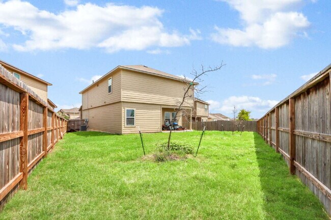 Foto del edificio - "Spacious 5-Bedroom San Antonio Gem with G...