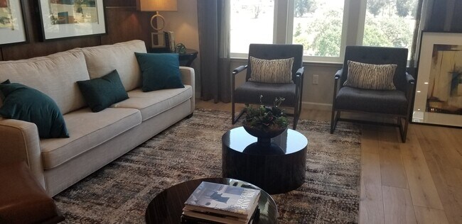 Building Photo - Beautiful end unit 4 bedroom condo in Dublin