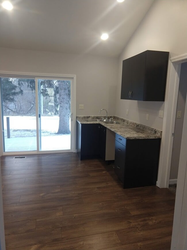 Building Photo - 308 3rd Ave